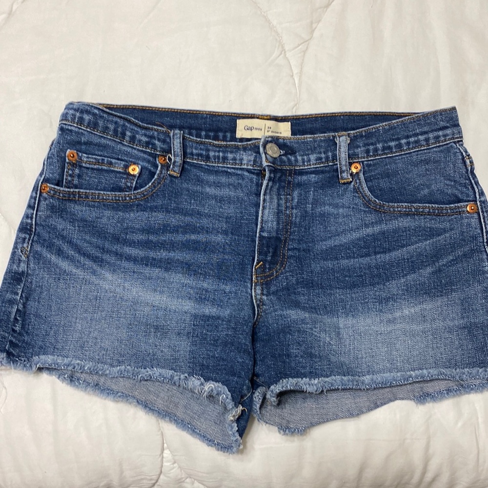 GAP 1969 3 INCH CUTOFF DEMIN SHORTS
